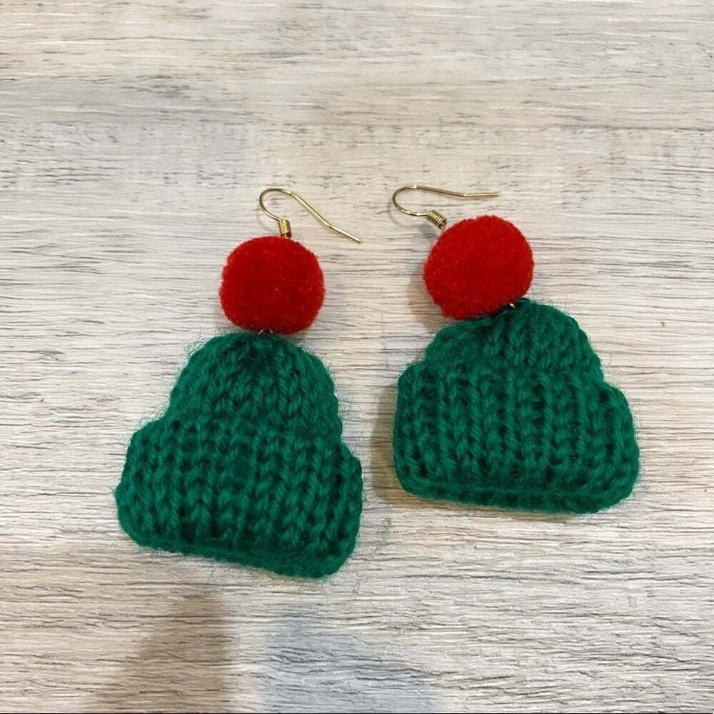 Knit Beanie Winter Hat Earrings Green/Red Toque